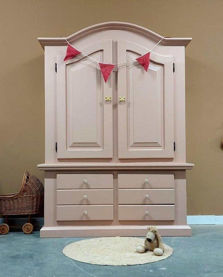 Vintage kledingkast meidenkast halkast zachtroze, Kinderen en Baby's, Kinderkamer | Commodes en Kasten, Gebruikt, Kast, 105 cm of meer