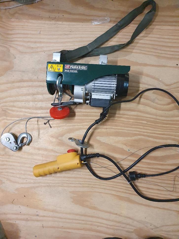 ELECTRISCHE LIER 250 WATT, Doe-het-zelf en Verbouw, Lieren en Takels, Zo goed als nieuw, Elektrisch, Ophalen of Verzenden