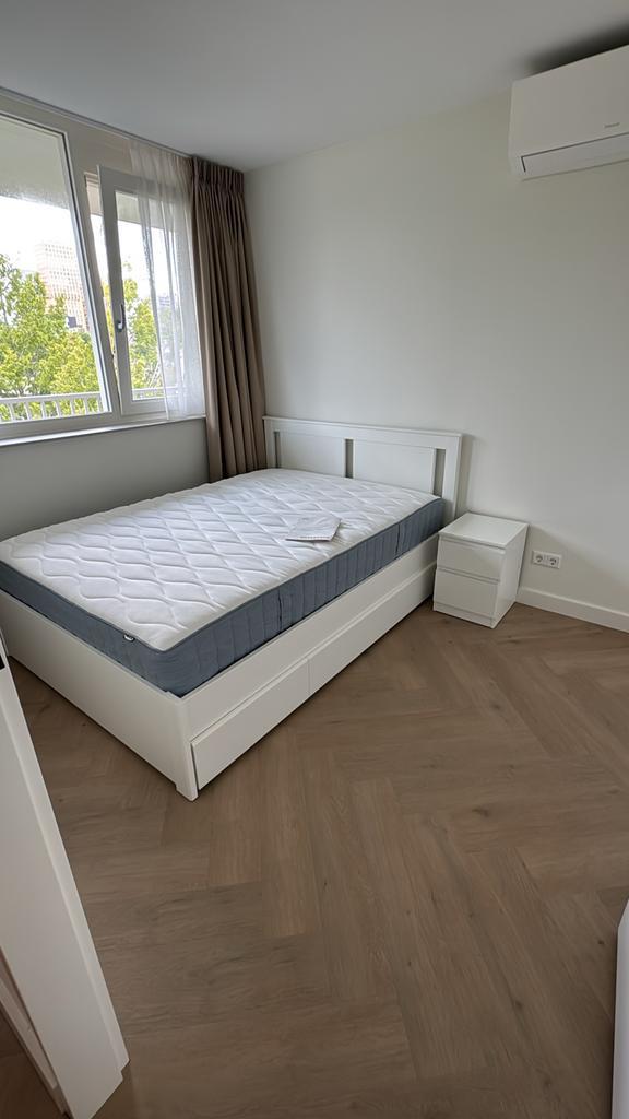 IKEA Bed 140x200 met Matras + Nachtkastje, Huis en Inrichting, Slaapkamer | Bedden, Zo goed als nieuw, Tweepersoons, 140 cm, 200 cm