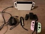 Nintendo switch OLED, Spelcomputers en Games, Spelcomputers | Nintendo Switch, Ophalen of Verzenden, Zo goed als nieuw, Met 2 controllers