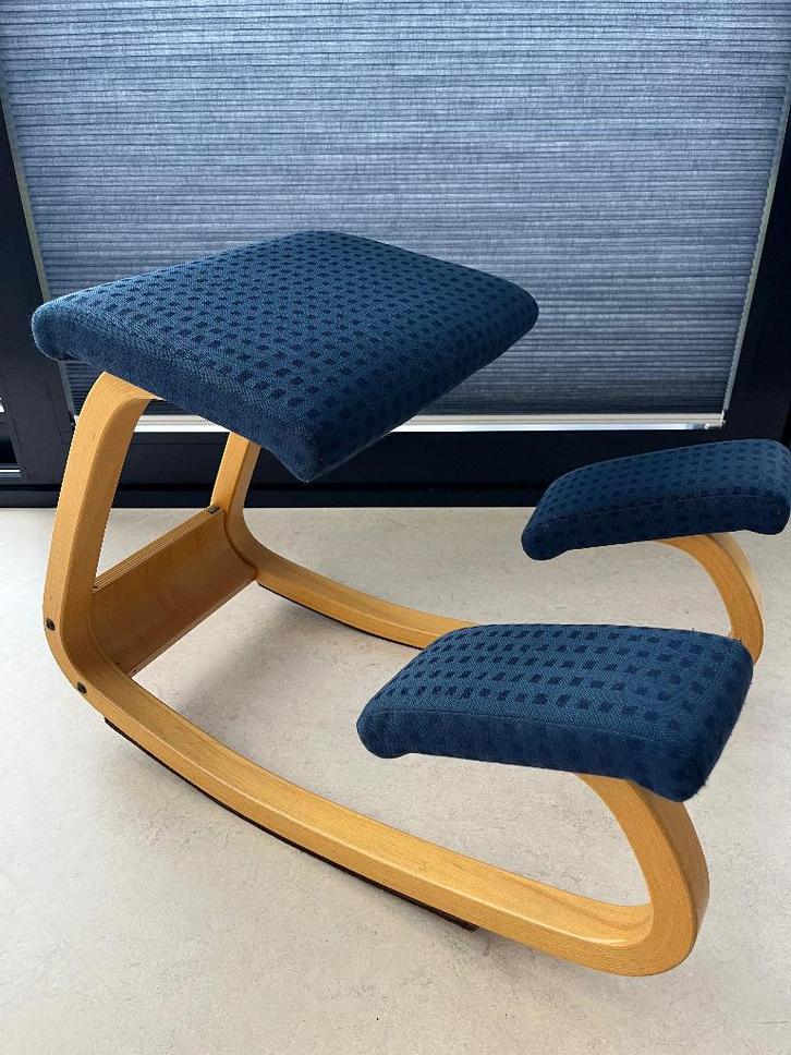 Stokke balans-kniestoel, Huis en Inrichting, Bureaustoelen, Gebruikt, Bureaukruk, Blauw, Ergonomisch, Ophalen