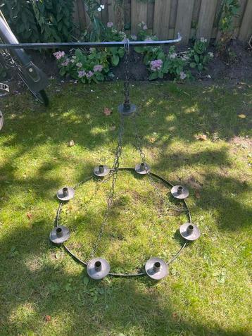 Antieke Metalen Kandelaar voor 8 Kaarsen beschikbaar voor biedingen