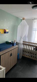 Comode en baby ledikant €250, Kinderen en Baby's, Kinderkamer | Complete kinderkamers, Ophalen of Verzenden, Zo goed als nieuw