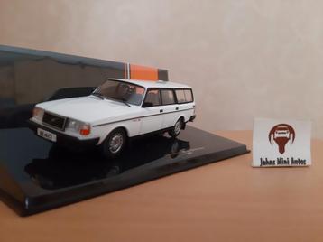 Volvo 240 GL Break 1988 wit van IXO 1:43 beschikbaar voor biedingen