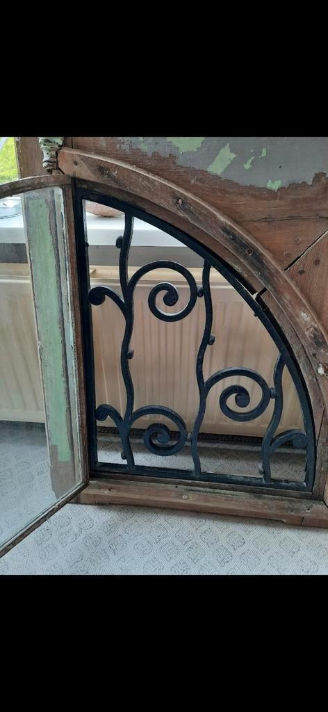 2 massief eiken bovenramen met sierlijk smeedijzer, Antiek en Kunst, Curiosa en Brocante, Ophalen