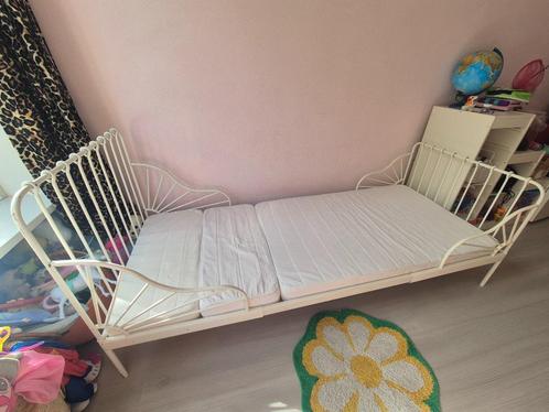 Meegroeibed en meegroeimatras ikea, Kinderen en Baby's, Kinderkamer | Bedden, Gebruikt, 180 cm of meer, 70 tot 85 cm, Lattenbodem