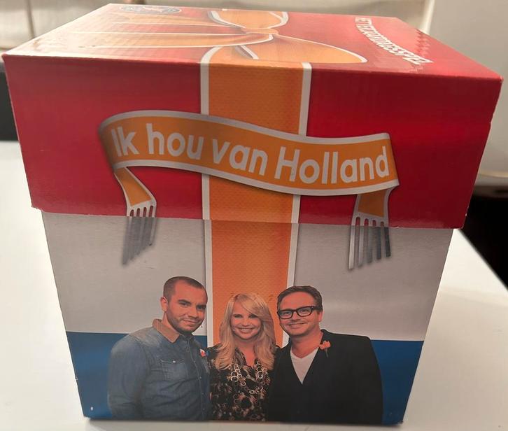 Ik hou van Holland Verjaardagsspel - de Bom - vaste prijs, Hobby en Vrije tijd, Gezelschapsspellen | Overige, Zo goed als nieuw