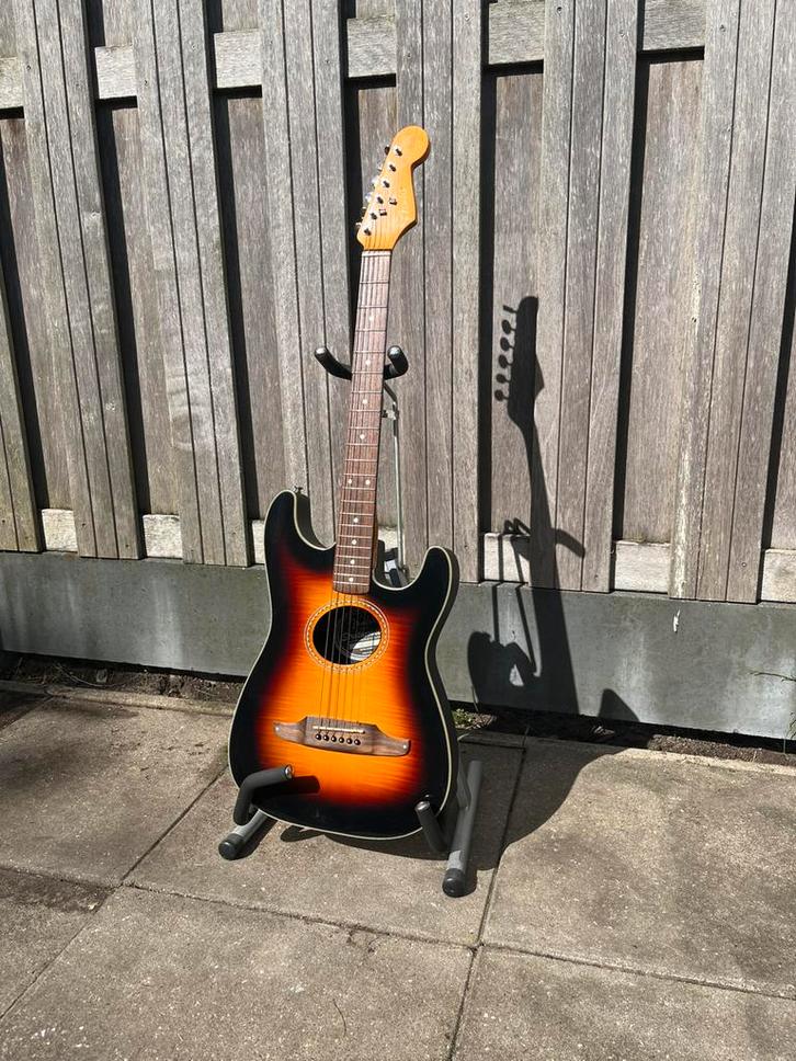 Fender stratacoustic semi akoestische gitaar, Muziek en Instrumenten, Snaarinstrumenten | Gitaren | Elektrisch, Zo goed als nieuw