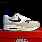 Nike Air Max 1 Greyscale - 44, Overige kleuren, Nike, Nieuw, Ophalen of Verzenden