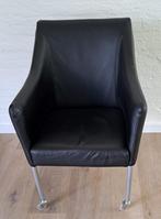 2 zwart lederen eetkamerstoelen met zwenkwieltjes, Ophalen, Gebruikt, Twee, Zwart