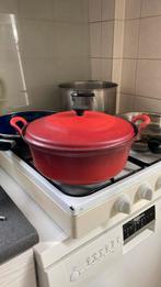 Prachtige rode pan cousances ( le creuset) 28 cm, Huis en Inrichting, Keuken | Potten en Pannen, Koekenpan of Braadpan, Gebruikt