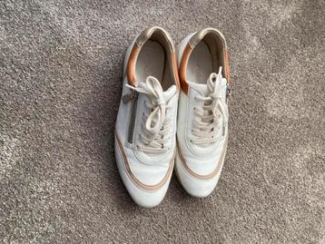GABOR witte sneakers maat 6 in prima staat beschikbaar voor biedingen