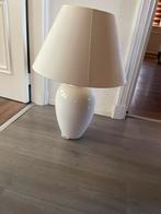 Witte Tafellamp met Stoffen Kap, Ophalen, Zo goed als nieuw, Stof, 50 tot 75 cm