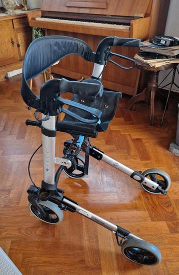 Extra brede rollator lichtgewicht. beschikbaar voor biedingen