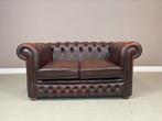 Originele Engelse Chesterfield 2 zits bank in nieuwstaat, Huis en Inrichting, Banken | Sofa's en Chaises Longues, Ophalen, Zo goed als nieuw