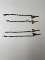 Sets antieke kastpennen frieseklok, Ophalen of Verzenden