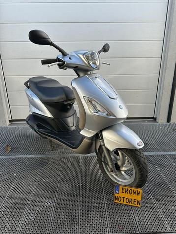 Piaggio fly 125cc 4T beschikbaar voor biedingen