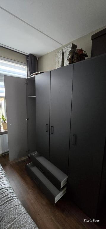 Grote Linnenkast Nieuwstaat beschikbaar voor biedingen