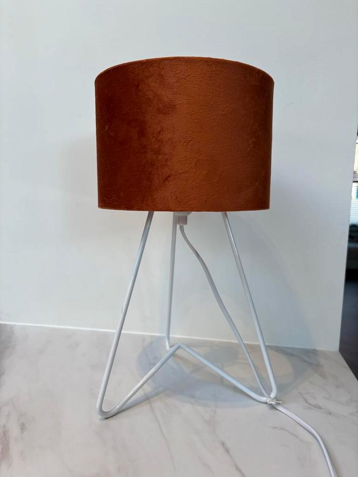 Bronze Suede Tafellamp met Witte Voet, Huis en Inrichting, Lampen | Tafellampen, Zo goed als nieuw, Minder dan 50 cm, Metaal, Ophalen of Verzenden