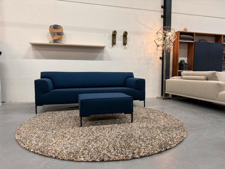 Nieuw Design on Stock Bloq 3 zits Bank Ploegwool blauw poef, Huis en Inrichting, Banken | Bankstellen, Nieuw, Rechte bank, Driepersoons