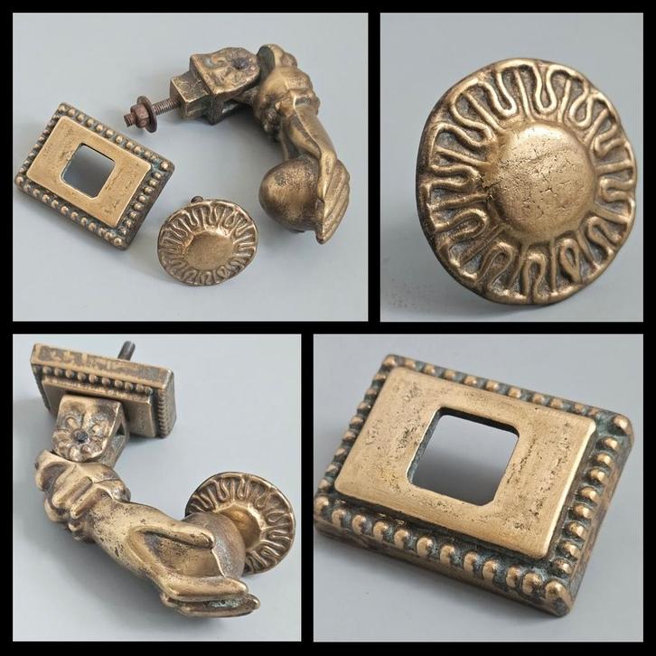 Antiek koper, koperen deurklopper in de vorm van een hand., Antiek en Kunst, Antiek | Koper en Brons, Brons, Ophalen of Verzenden