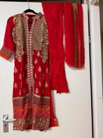 Rode Indiaase Feestjurk met Gouden Borduursels, Kleding | Dames, Jurken, Ophalen of Verzenden, Zo goed als nieuw, Maat 36 (S)