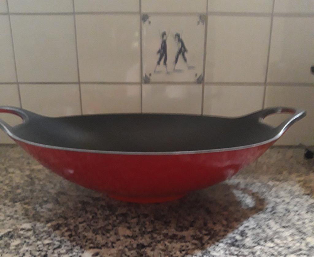 Gietijzeren wok, Huis en Inrichting, Keuken | Potten en Pannen, Ophalen of Verzenden, Zo goed als nieuw, Gietijzer, Wok