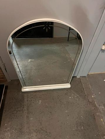 Spiegel vintage rond beschikbaar voor biedingen
