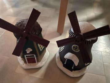 2 molens met verlichting  beschikbaar voor biedingen