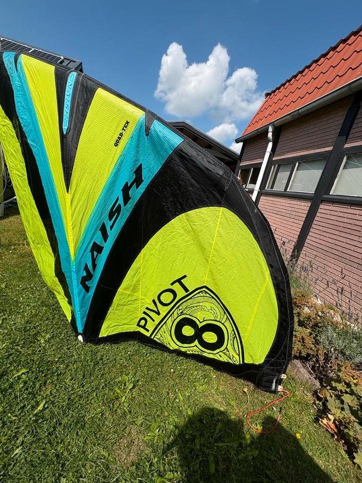 Zgan: Naish Pivot 2024 6m ,8m Set + Monarch Board, Watersport en Boten, Kitesurfen, Zo goed als nieuw, Kitesurf-set, 6 m², Twintip