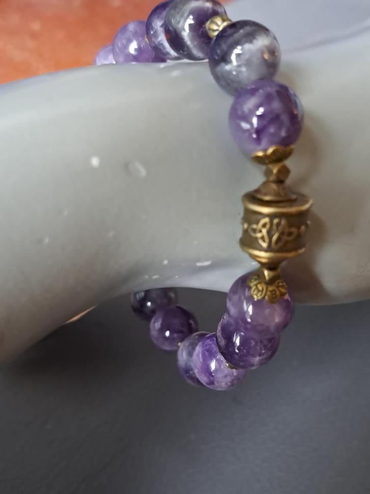 907 edelsteen armband Amethist 10mm, Sieraden, Tassen en Uiterlijk, Armbanden, Nieuw, Elastiek, Paars, Met edelsteen, Ophalen of Verzenden