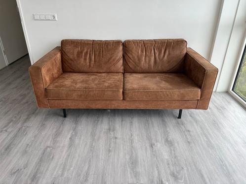 Mooie cognac leren bank 2,5 zits - model Indy van merk WOOOD, Huis en Inrichting, Banken | Bankstellen, Gebruikt, Rechte bank