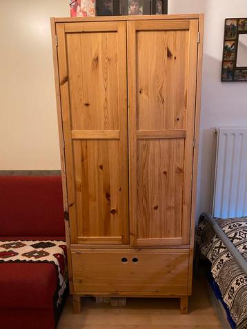Houten Kledingkast met Lade beschikbaar voor biedingen