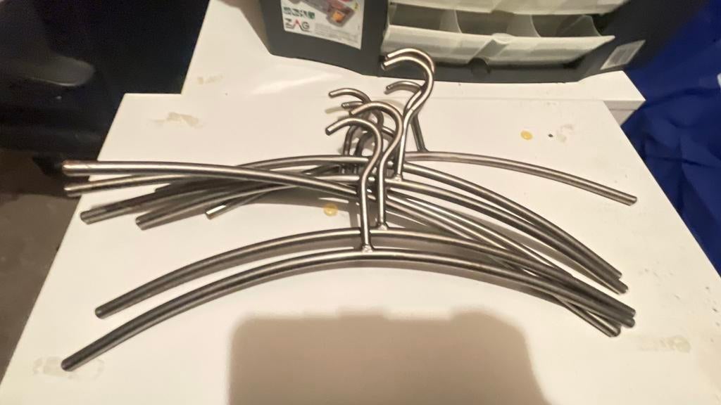 8 Zware kwaliteit ijzeren kledinghangers., Ophalen of Verzenden, Zo goed als nieuw, Metaal