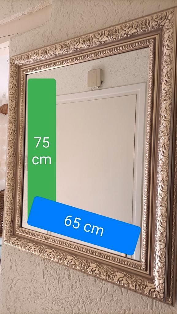 Spiegel met goudkleurige lijst, Huis en Inrichting, Woonaccessoires | Spiegels, Zo goed als nieuw, Minder dan 100 cm, Rechthoekig