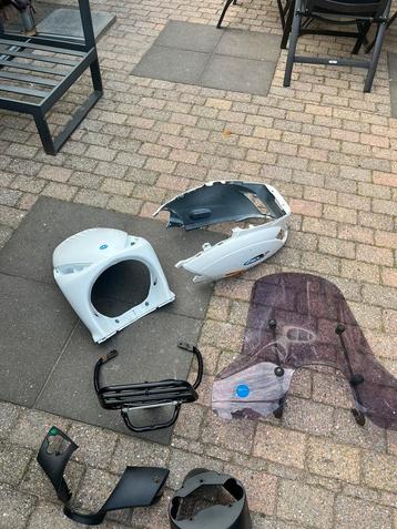 Vespa en zip onderdelen beschikbaar voor biedingen