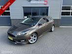 Ford Focus 1.5 ST-Line Titanium 2e Eig BOMVOLL TOP!, 4 cilinders, Leder en Stof, Bedrijf, Handgeschakeld