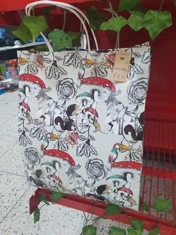 Nieuw surprise tasje met woondecoratie beschikbaar voor biedingen
