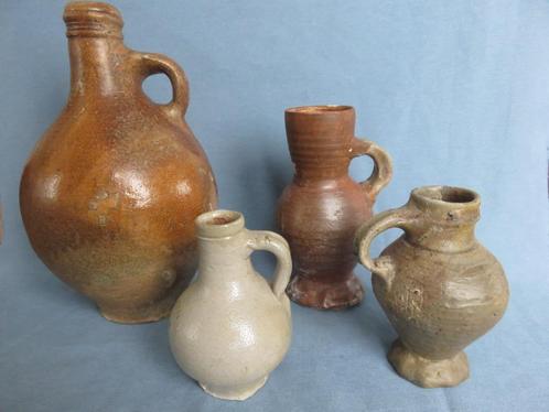 Middeleeuwen – steengoed kruiken – 1400 tot 1700 A.D. bodemv, Antiek en Kunst, Antiek | Keramiek en Aardewerk, Ophalen of Verzenden