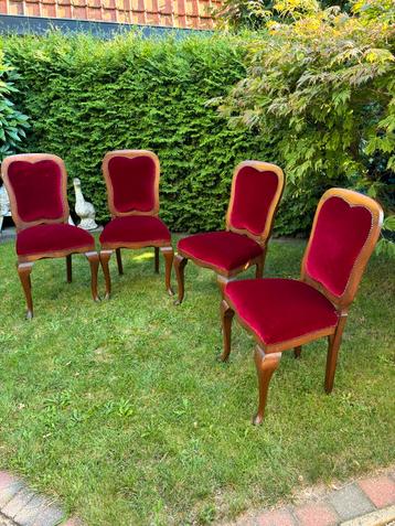 Antieke Stoelen met Rode Bekleding - Set van 4 beschikbaar voor biedingen