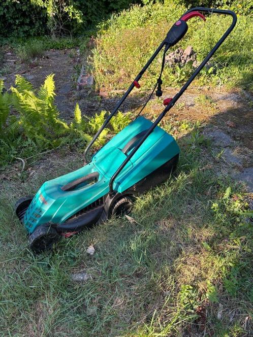 Grasmaaier Bosch Rotak ARM 32, Tuin en Terras, Grasmaaiers, Gebruikt, Elektrische grasmaaier, 30 t/m 39 cm, Cirkelmaaier, Opvangbak