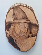 Gandalf uit Lord of the Rings gebrand op houten boomplak, Gevondenengemaakt@gmail.com, Ophalen of Verzenden, Gevonden en Gemaakt