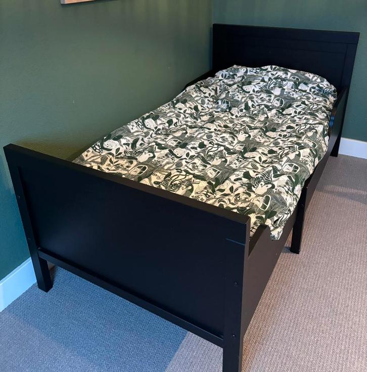 Ikea Meegroeibed, Huis en Inrichting, Slaapkamer | Bedden, Zo goed als nieuw, Eenpersoons, 80 cm, 200 cm, Hout, Zwart, Ophalen