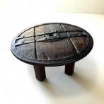 Unieke salontafel van 18e-eeuws Spaans wiel, Ophalen, Minder dan 45 cm, Brutalist, Rond