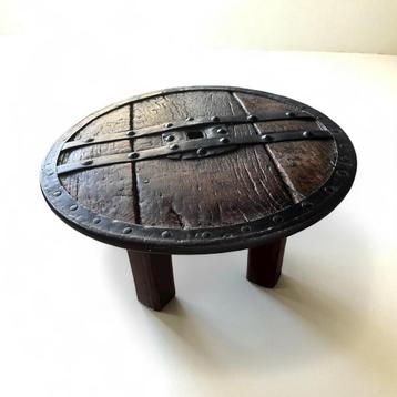 Unieke salontafel van 18e-eeuws Spaans wiel beschikbaar voor biedingen