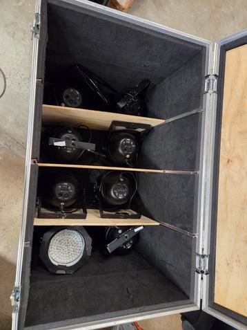 Flightcase met 8 Discolampen beschikbaar voor biedingen