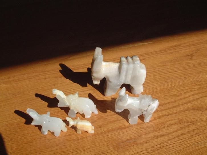 3 marmer olifant beeldjes en 2 marmer ezeltjes, Verzamelen, Beelden en Beeldjes, Dier, Ophalen of Verzenden