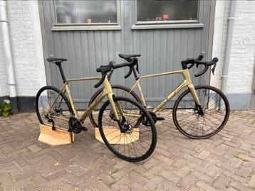 SALE!! SUPERIOR X-ROAD ROAD&GRAVEL CARBON MT:58 ULTEGRA/105 beschikbaar voor biedingen