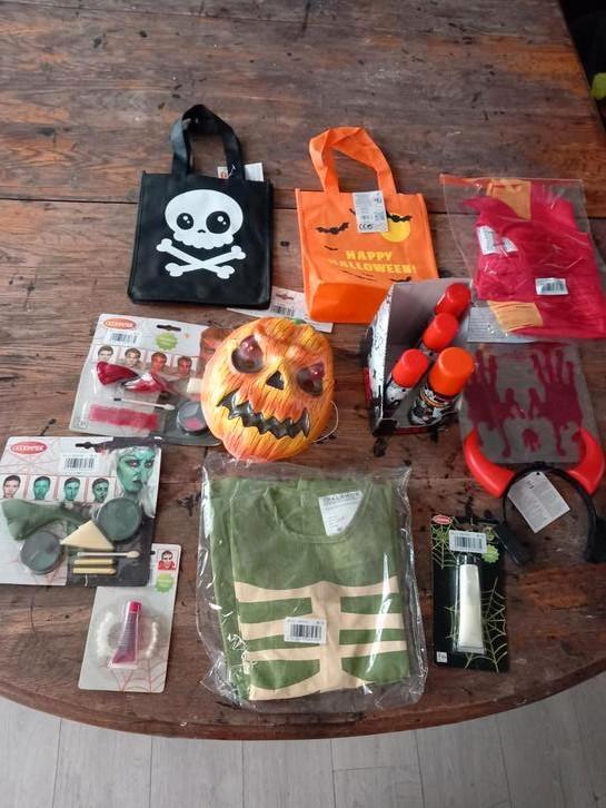 Compleet Halloween set, Hobby en Vrije tijd, Feestartikelen, Nieuw, Halloween of Griezel, Ophalen of Verzenden