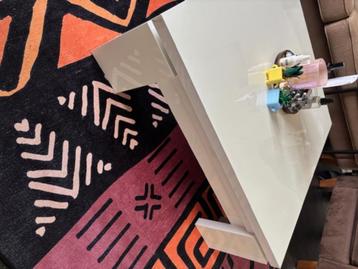 Modern Coffee Table – Excellent Condition! beschikbaar voor biedingen